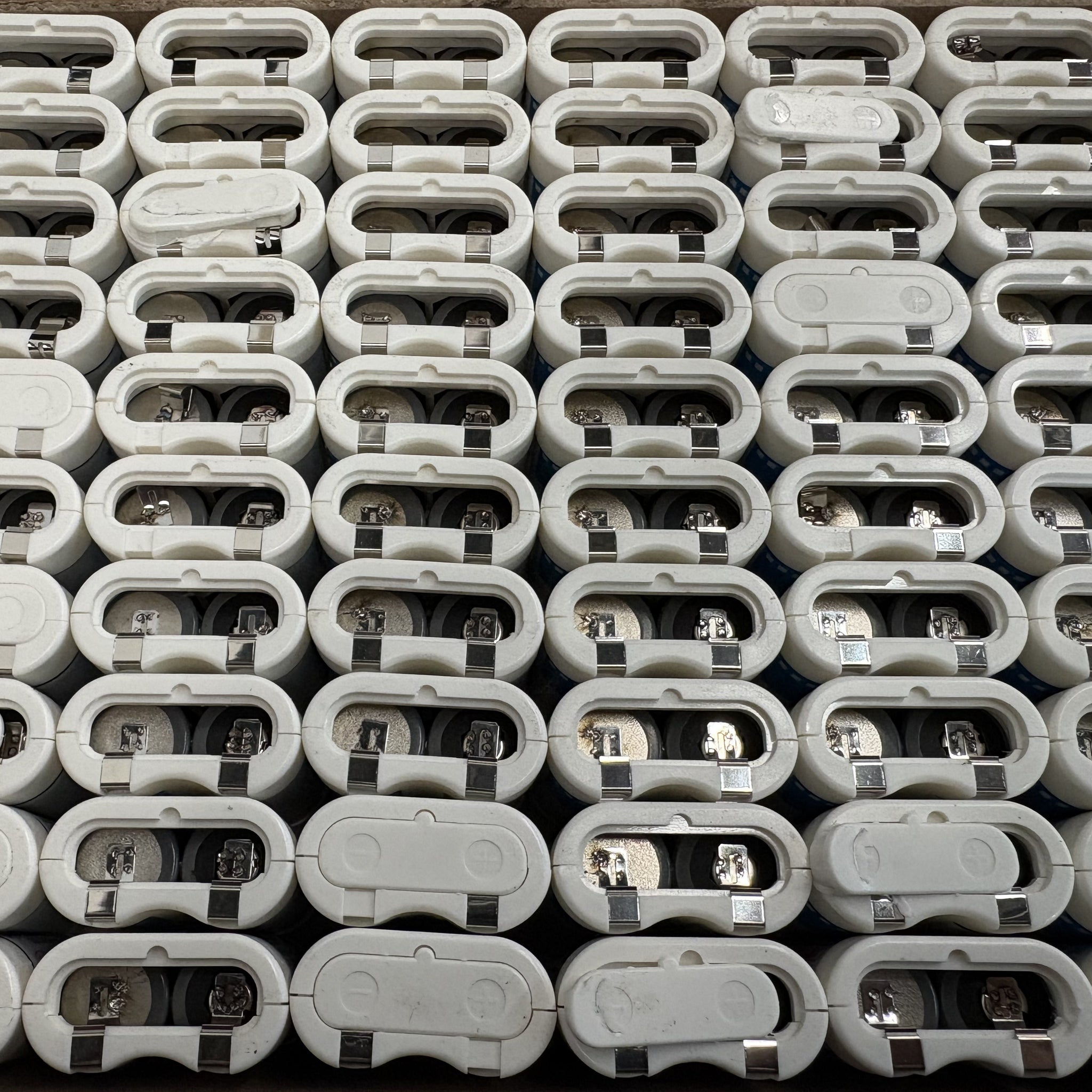 40x Batteries with 80x CR123A Non-Rechargeable Lithium 3V Cells