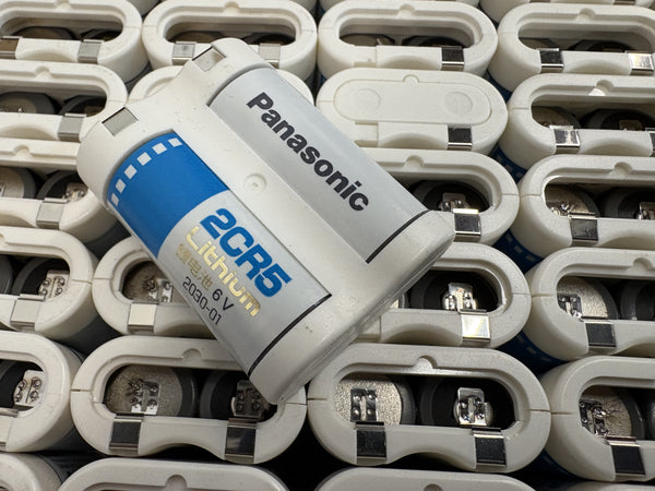 100x Batteries with 200x CR123A Non-Rechargeable Lithium 3V Cells