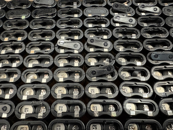 100x Batteries with 200x CR123A Non-Rechargeable Lithium 3V Cells