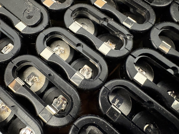 100x Batteries with 200x CR123A Non-Rechargeable Lithium 3V Cells