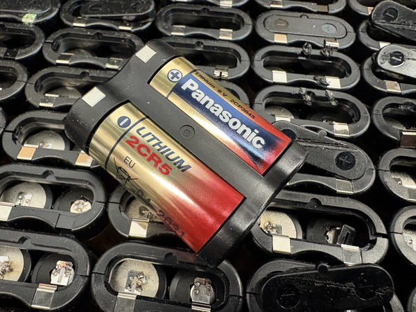 100x Batteries with 200x CR123A Non-Rechargeable Lithium 3V Cells