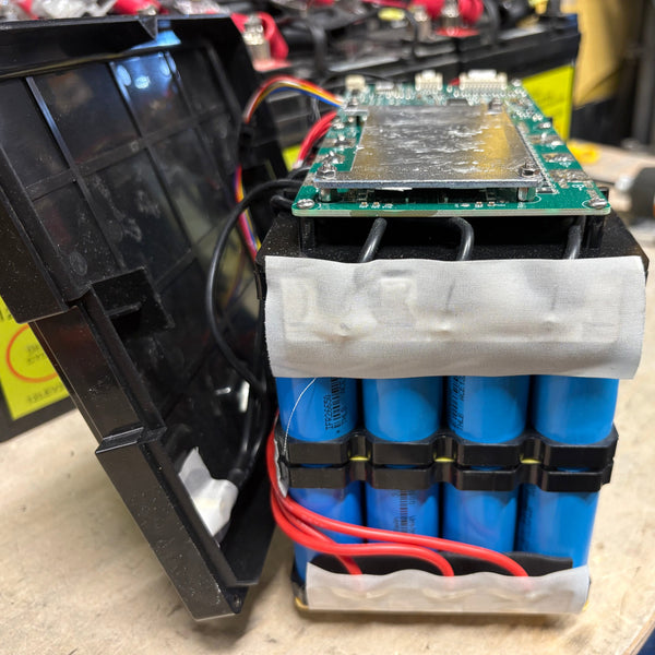 25.6v 28ah 706.8wh Lifepo4 Battery with BMS