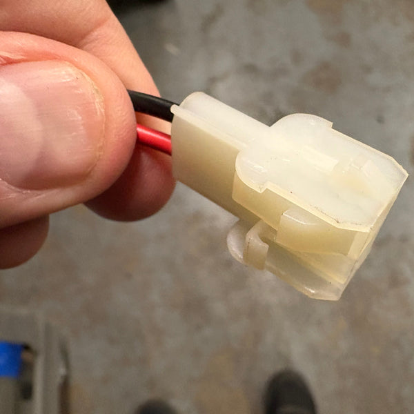 Connector + 18 Gauge Wire + 1a Fuse