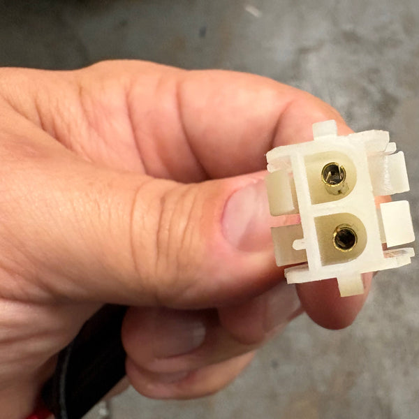 Connector + 18 Gauge Wire + 1a Fuse