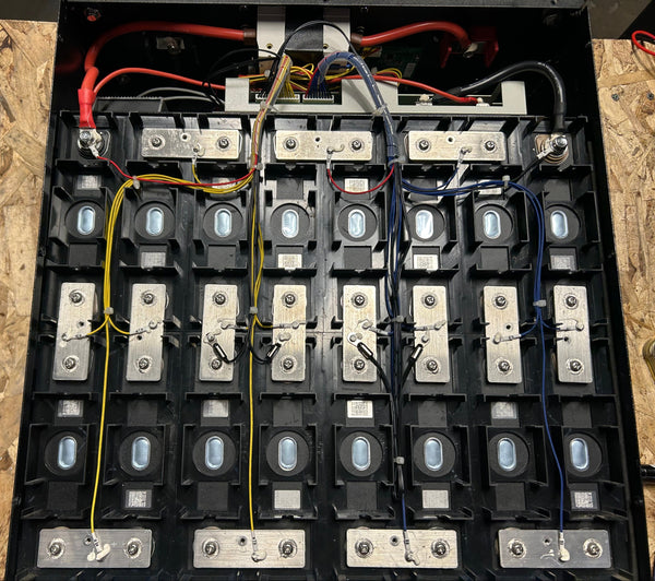 25.6v 200ah and 12.8v 400ah 5.12kWh Lifepo4 Batteries