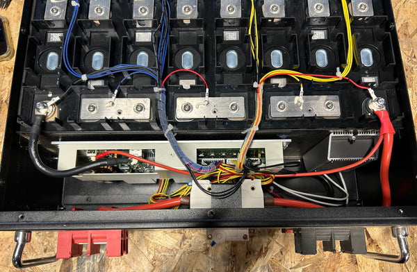 25.6v 200ah and 12.8v 400ah 5.12kWh Lifepo4 Batteries
