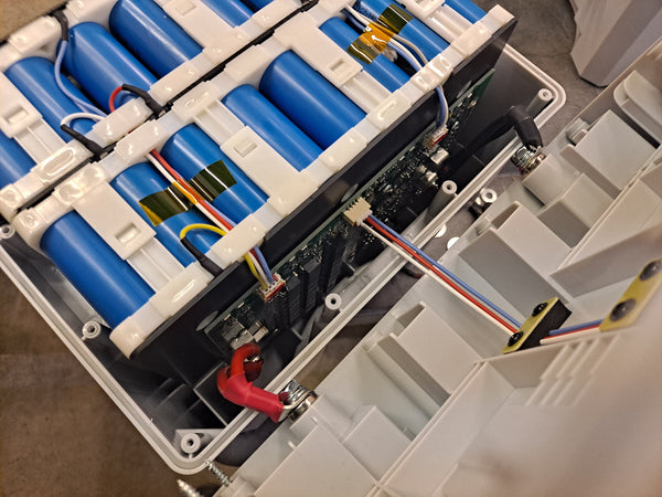 1 Bad Row - River Systems 25.6v 42ah 1075wh